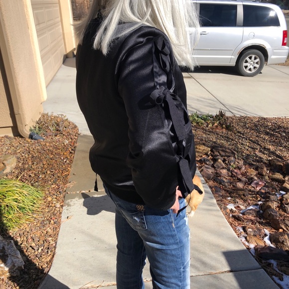 Black sateen bomber jacket with bow tie sleeves - Picture 3 of 4